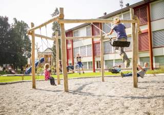 Schaukel der Firma Rudolf Spielplatz, Spielplatzbauer, Spielplatzhersteller, Spielplatzgeräte, Schweiz