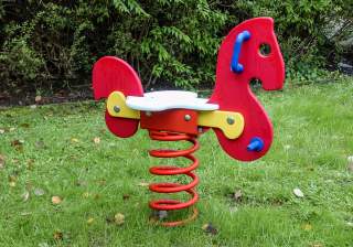 Federtier Pferd der Firma Rudolf Spielplatz, Spielplatzbauer, Spielplatzhersteller, Spielplatzgeräte, Schweiz