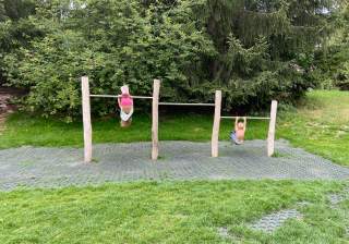 Reck der Firma Rudolf Spielplatz, Spielplatzbauer, Spielplatzhersteller, Spielplatzgeräte, Schweiz