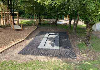 Trampolin der Firma Rudolf Spielplatz, Spielplatzbauer, Spielplatzhersteller, Spielplatzgeräte, Schweiz