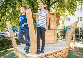 Dampfer der Firma Rudolf Spielplatz, Spielplatzbauer, Spielplatzhersteller, Spielplatzgeräte, Schweiz