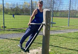 Hüft Trainer der Firma Rudolf Spielplatz, Spielplatzbauer, Spielplatzhersteller, Spielplatzgeräte, Schweiz