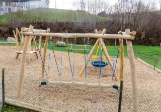 Schaukel der Firma Rudolf Spielplatz, Spielplatzbauer, Spielplatzhersteller, Spielplatzgeräte, Schweiz