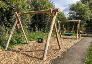 Schaukel der Firma Rudolf Spielplatz, Spielplatzbauer, Spielplatzhersteller, Spielplatzgeräte, Schweiz
