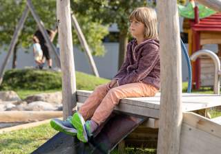 Dreieckspodest der Firma Rudolf Spielplatz, Spielplatzbauer, Spielplatzhersteller, Spielplatzgeräte, Schweiz