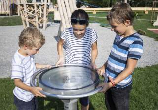 Geschicklichkeits Trainer der Firma Rudolf Spielplatz, Spielplatzbauer, Spielplatzhersteller, Spielplatzgeräte, Schweiz