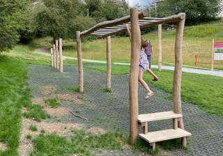 Hangelanlage der Firma Rudolf Spielplatz, Spielplatzbauer, Spielplatzhersteller, Spielplatzgeräte, Schweiz