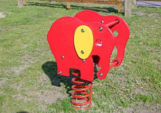 Federtier Elefant der Firma Rudolf Spielplatz, Spielplatzbauer, Spielplatzhersteller, Spielplatzgeräte, Schweiz