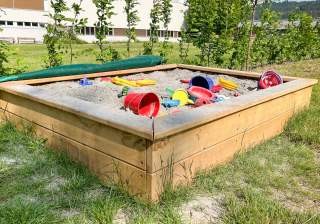 Sandkasten der Firma Rudolf Spielplatz, Spielplatzbauer, Spielplatzhersteller, Spielplatzgeräte, Schweiz