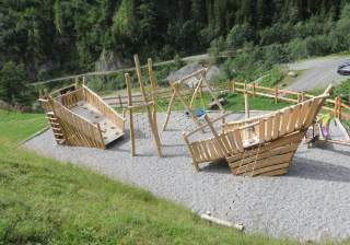 Spielschiff der Firma Rudolf Spielplatz, Spielplatzbauer, Spielplatzhersteller, Spielplatzgeräte, Schweiz