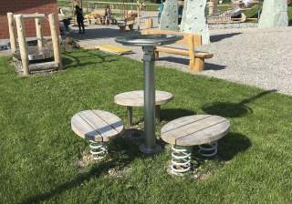 Geschicklichkeits Trainer der Firma Rudolf Spielplatz, Spielplatzbauer, Spielplatzhersteller, Spielplatzgeräte, Schweiz