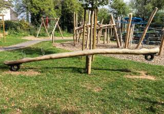 4er-Wippe der Firma Rudolf Spielplatz, Spielplatzbauer, Spielplatzhersteller, Spielplatzgeräte, Schweiz