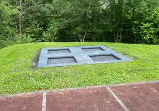 Trampolin der Firma Rudolf Spielplatz, Spielplatzbauer, Spielplatzhersteller, Spielplatzgeräte, Schweiz