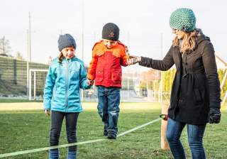 Slackline der Firma Rudolf Spielplatz, Spielplatzbauer, Spielplatzhersteller, Spielplatzgeräte, Schweiz