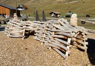 Rundholz-Tunnel der Firma Rudolf Spielplatz, Spielplatzbauer, Spielplatzhersteller, Spielplatzgeräte, Schweiz