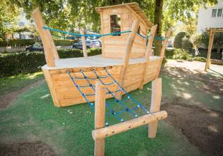 Dampfer der Firma Rudolf Spielplatz, Spielplatzbauer, Spielplatzhersteller, Spielplatzgeräte, Schweiz