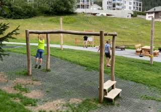 Hangelanlage der Firma Rudolf Spielplatz, Spielplatzbauer, Spielplatzhersteller, Spielplatzgeräte, Schweiz