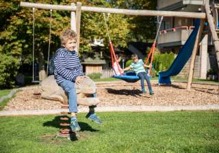 Federwippe Katze der Firma Rudolf Spielplatz, Spielplatzbauer, Spielplatzhersteller, Spielplatzgeräte, Schweiz