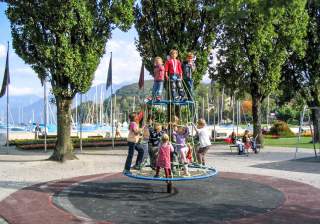 Drehkletterbaum der Firma Rudolf Spielplatz, Spielplatzbauer, Spielplatzhersteller, Spielplatzgeräte, Schweiz